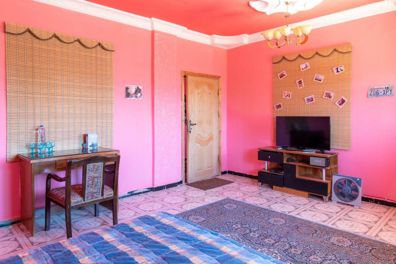 Bed and Breakfast Bedouin Pink Ecohouse à Wadi Musa Extérieur photo