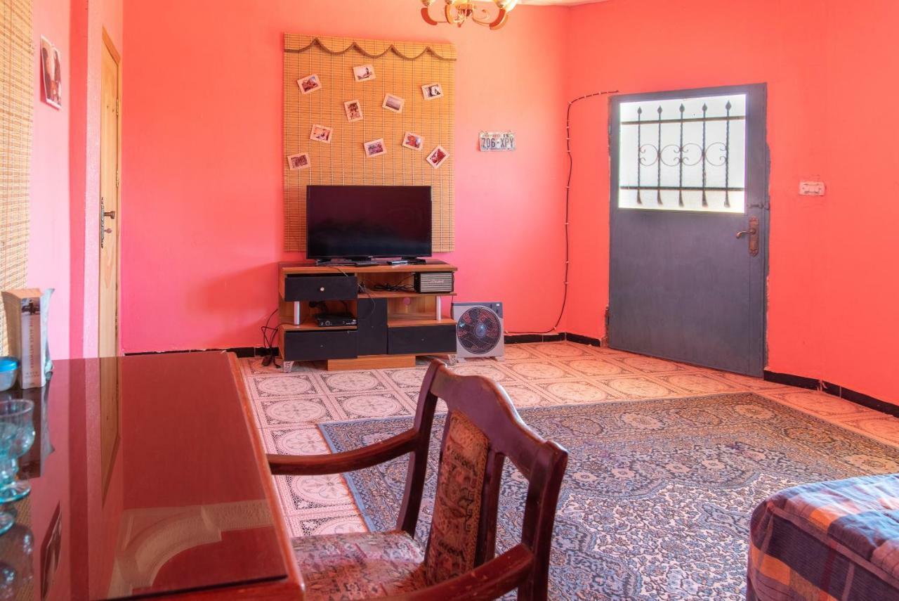 Bed and Breakfast Bedouin Pink Ecohouse à Wadi Musa Extérieur photo