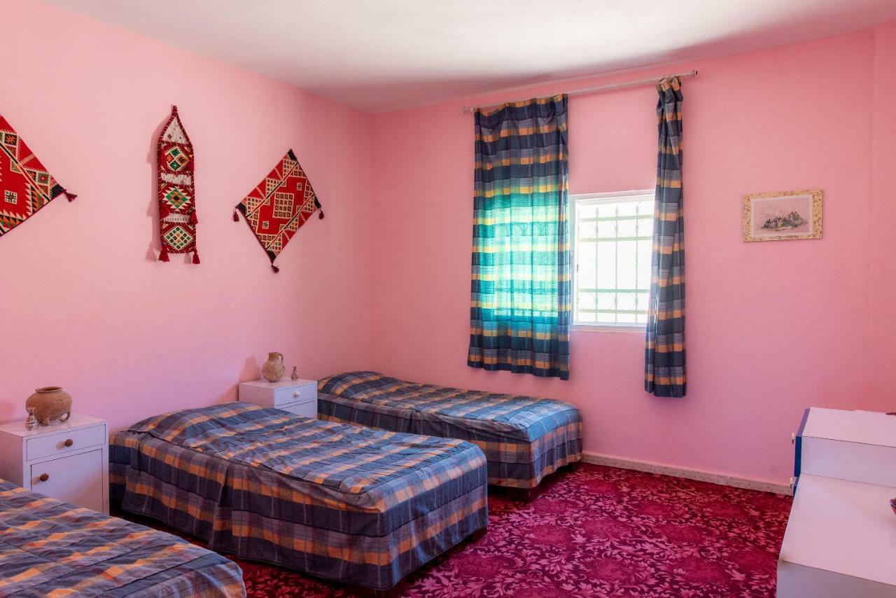 Bed and Breakfast Bedouin Pink Ecohouse à Wadi Musa Extérieur photo
