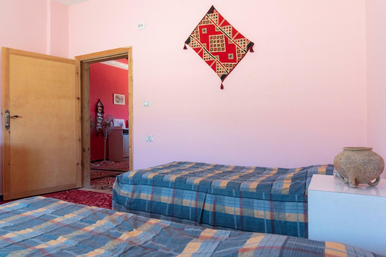 Bed and Breakfast Bedouin Pink Ecohouse à Wadi Musa Extérieur photo